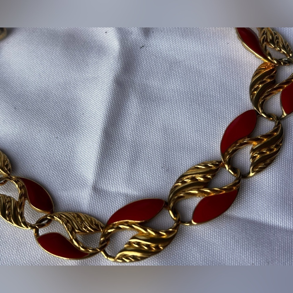 Vintage unsigned Choker Gold Toned Necklace Flex Omega Red And White Enamel - Picture 4 of 7